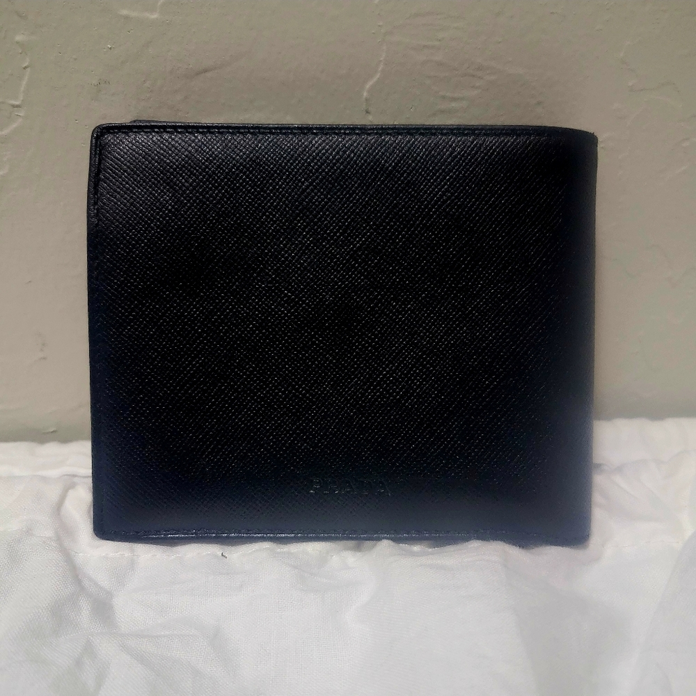 🚫SOLD🚫 PRADA MENS BILFOLD WALLET